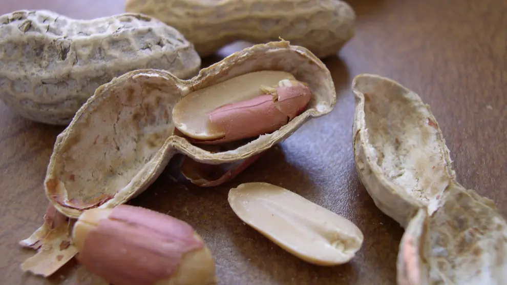 Los cacahuetes son ricos en nutrientes, fibra, vitaminas y antioxidantes.