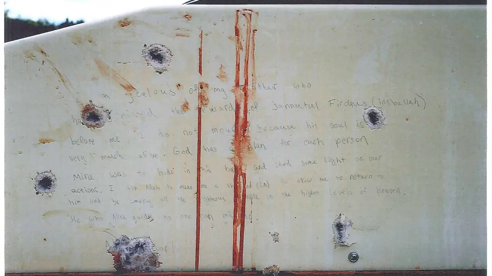 Escritos realizados al interior de un bote donde supuestamente se escondió el principal acusado del atentado de la maratón de Boston de 2013