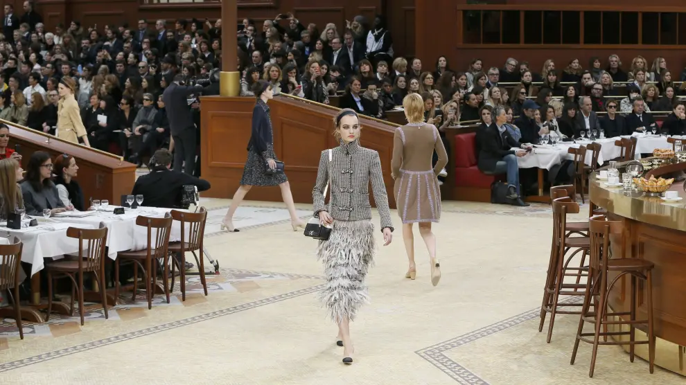 Karl Lagerfeld convierte el Grand Palais en un elegante restaurante francés