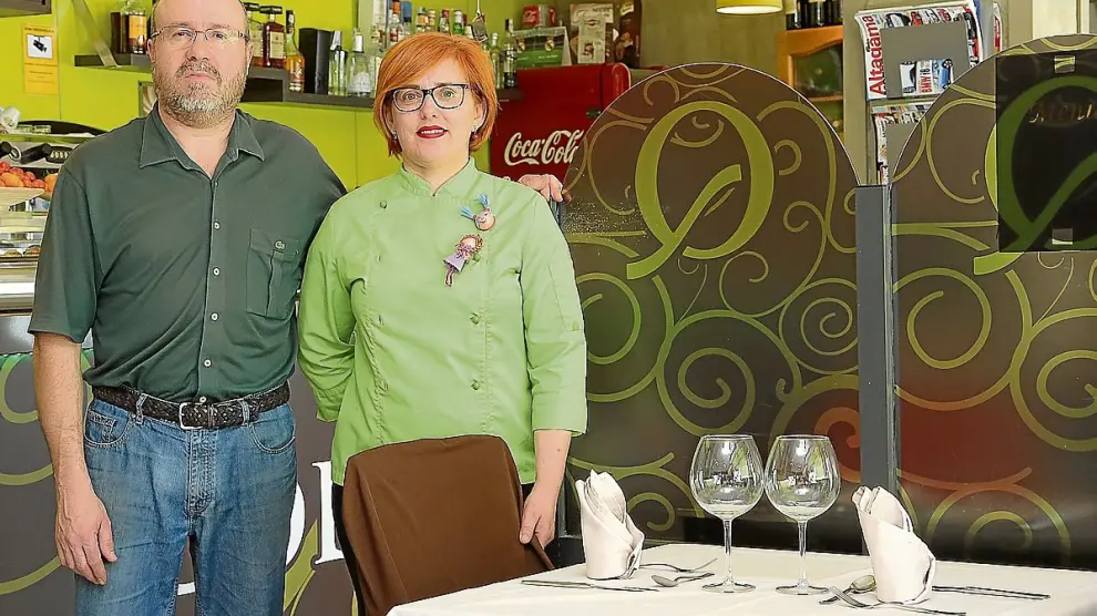 Javier Fajardo y Marisol Solanas, en el restaurante El Coloquio, de Zaragoza