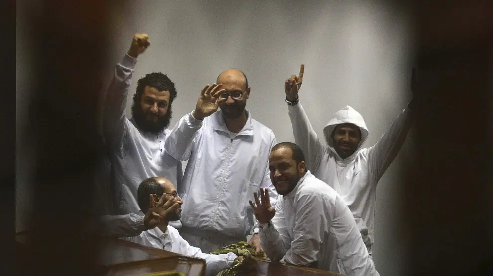 Fotografía de los Hermanos Musulmanes el día que conocieron que se aplazaba su juicio