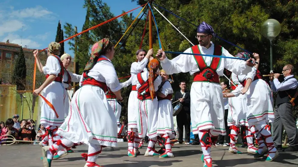 El Danze de San José en la representación de un baile de cintas.