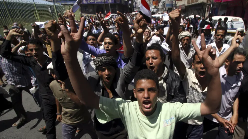 Los anti houthi protestan en las calles de la ciudad yemení de Taiz