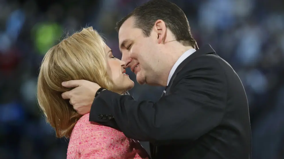 Ted Cruz besa a su esposa en la presentaicón oficial como candidato republicano a las elecciones de 2016 en Estados Unidos