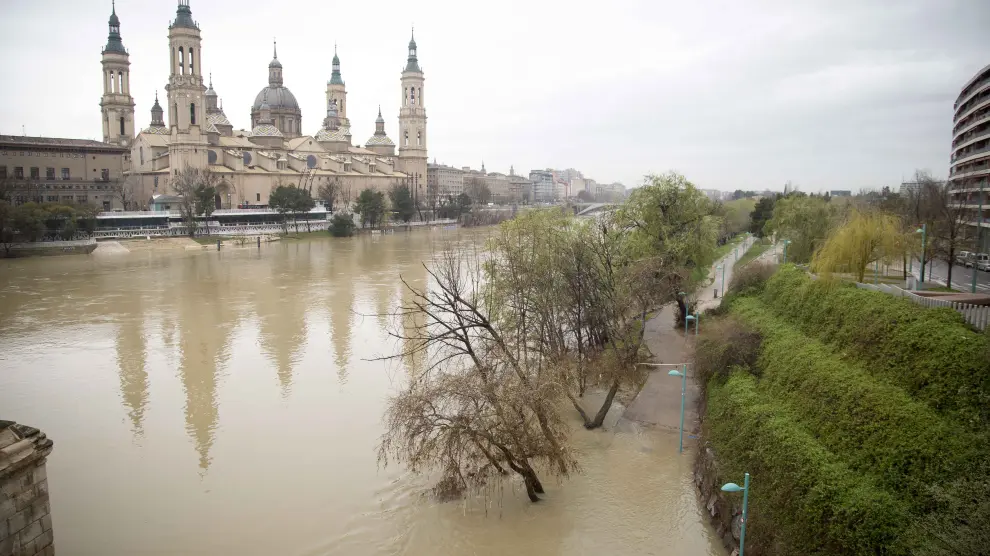 Vuelve a aumentar el nivel del Ebro debido a las lluvias