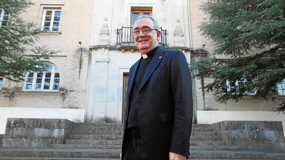 Ángel Pérez quiere ser un obispo próximo a la gente porque sigue sintiéndose como un "curilla".