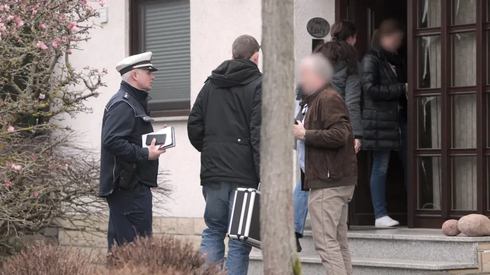 Policías a las puertas de la vivienda de Andreas Lubitz