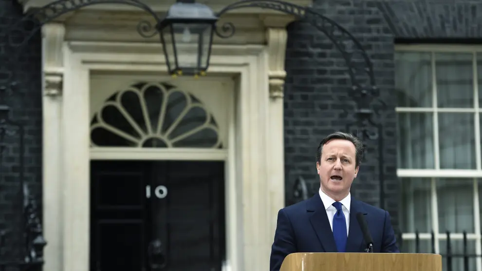 El primer ministro británico David Cameron este lunes en el Nº10 de Downing Street