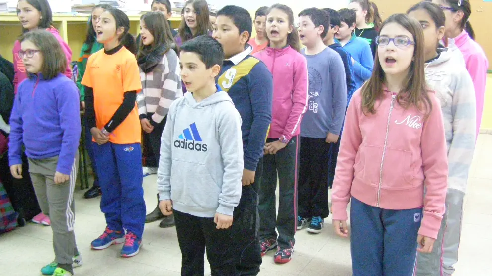 Avanzan los ensayos en el colegio Moncayo de Tarazona para el concierto de 'Cantania'