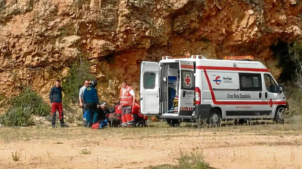El herido fue atendido por los servicios sanitarios y después evacuado en helicóptero hasta Huesca.