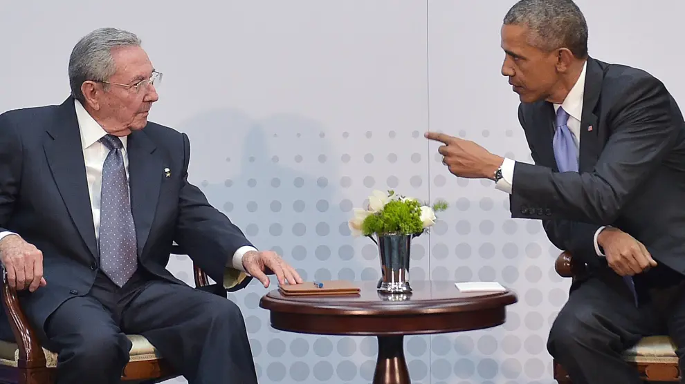Entrevista entre Obama y Raúl Castro