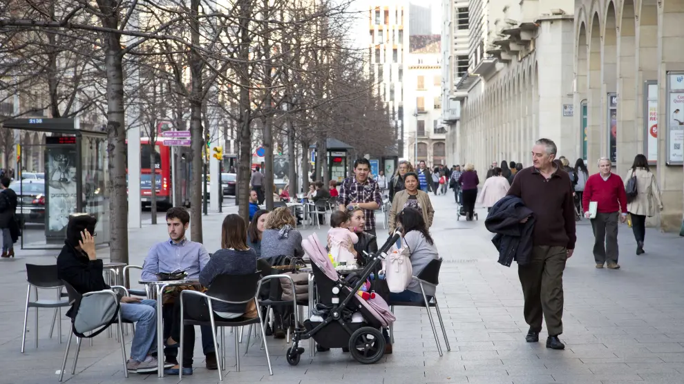 Aragón tiene más de 18.000 mayores de 90 años, mientras que pierde unos 13.000 jóvenes