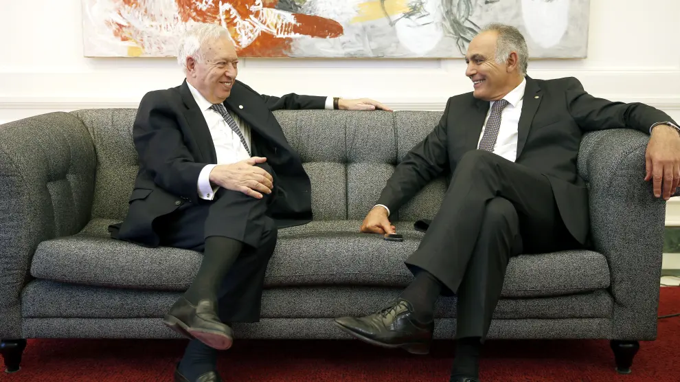 El ministro de Exteriores de Marruecos, Salahedín Mezuar y su homólogo español Margallo durante la reunión este lunes