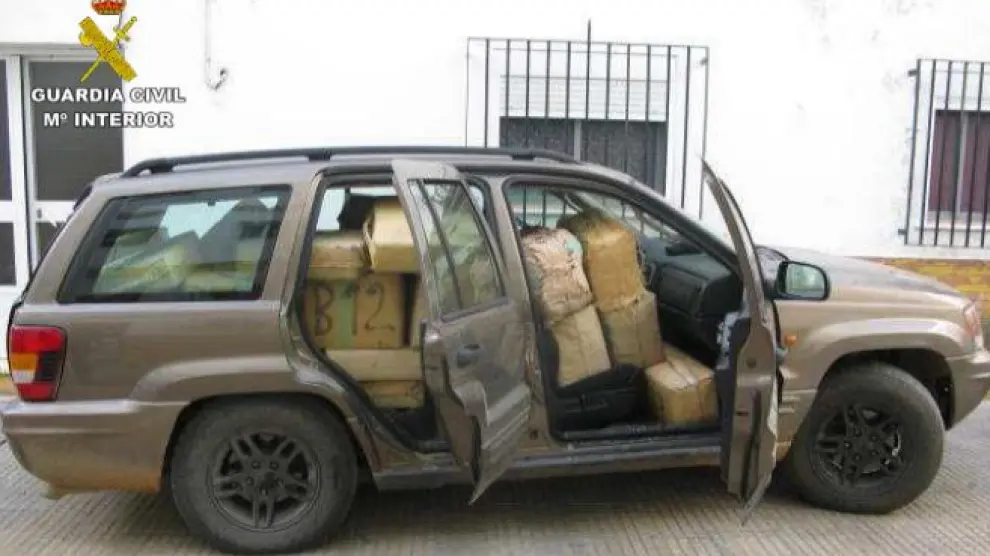 El coche en el que transportaba más de 1.200 kilos de hachís