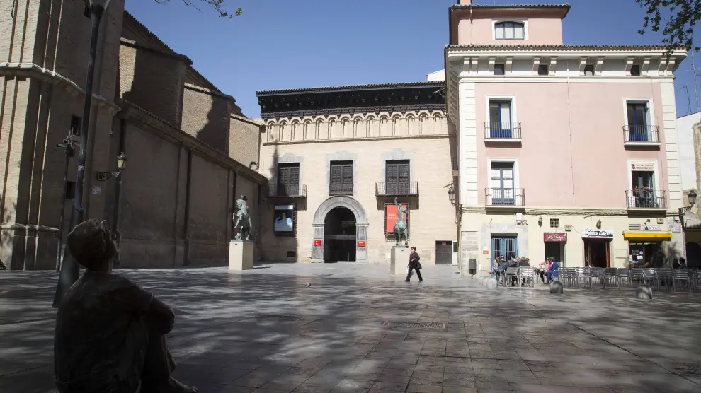 Los detenidos asaltaron a la víctima en la plaza de San Felipe de Zaragoza (en la imagen).