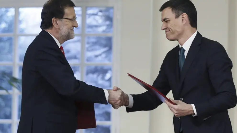 Foto de archivo de Rajoy y Pedro Sánchez