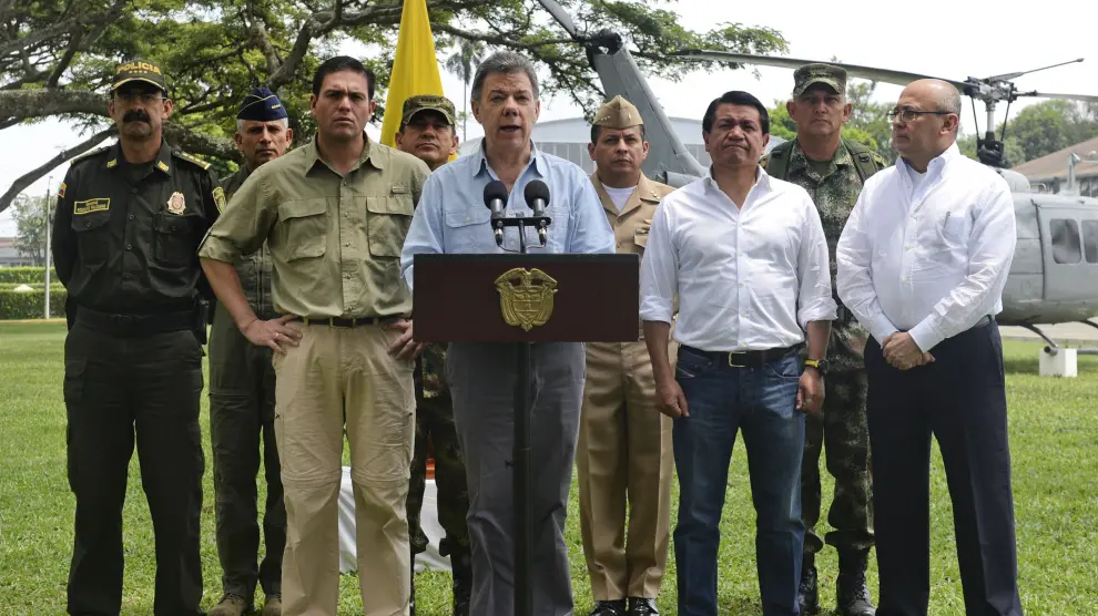 Suárez Santos ordena reanudar los bombardeos contra las FARC.