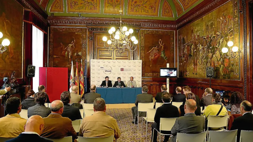 Eduardo Ibañez, Luis María Beamonte, presidente de la DPZ, y Fabrice Rieu presentaron ayer la nueva edición del concurso.