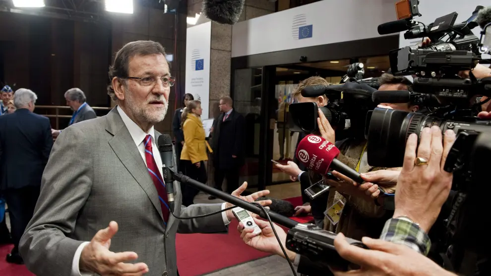 Rajoy atendiendo a los medios en Bruselas