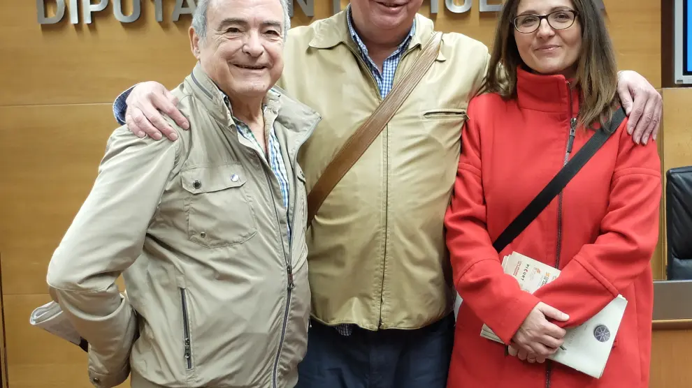 Diego Galán con Ángel Garcés, cofundador del Festival Internacional de Cine de Huesca y Patricia Español, directora de Espiello.