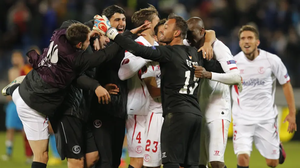 Los jugadores del Sevilla celebraron el pase a semifinales