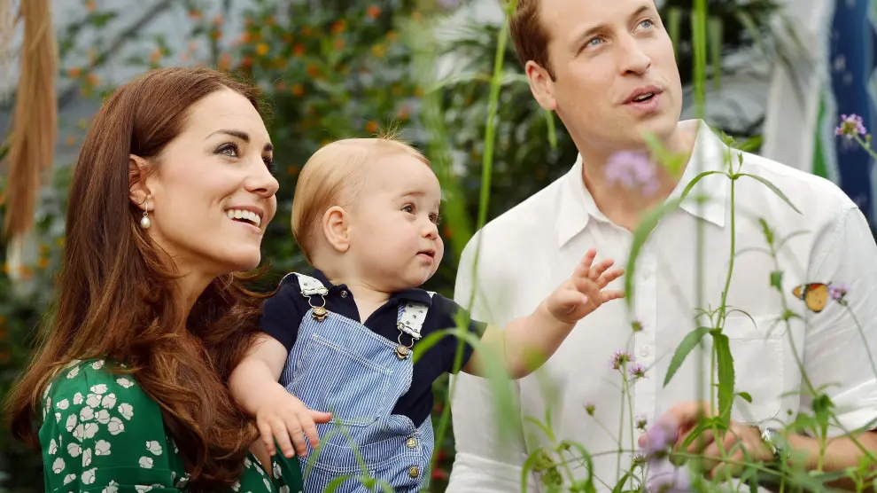Los duques de Cambridge, con su primer niño, en julio pasado