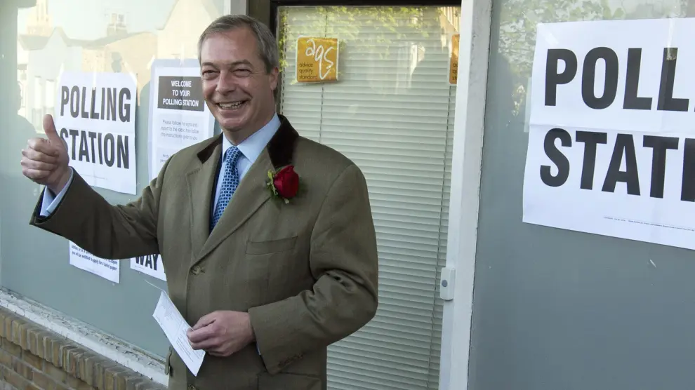 Farage tras votar en las elecciones (Archivo)