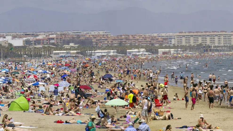 Las playas de la costa valenciana se llenaron el fin de semana