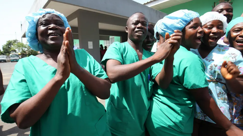 Los ciudadanos de Liberia celebran la noticia de que el país ha sido declarado libre de ébola.