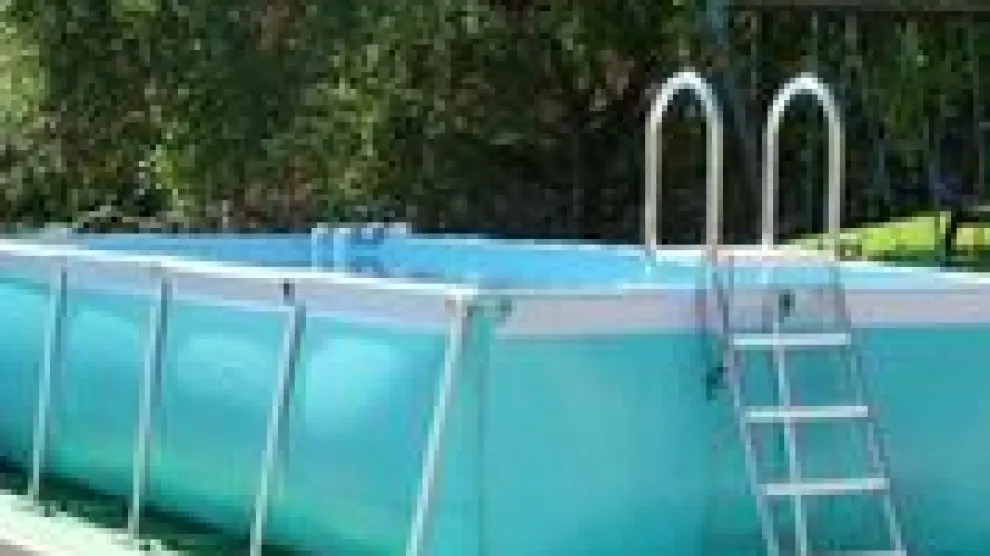 Algunos ejemplos de las piscinas de poliéster de esta empresa zaragozana.