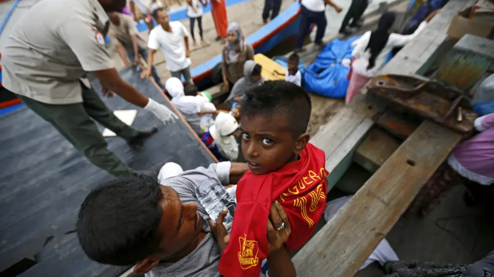 Un grupo de inmigrantes desembarca en Indonesia