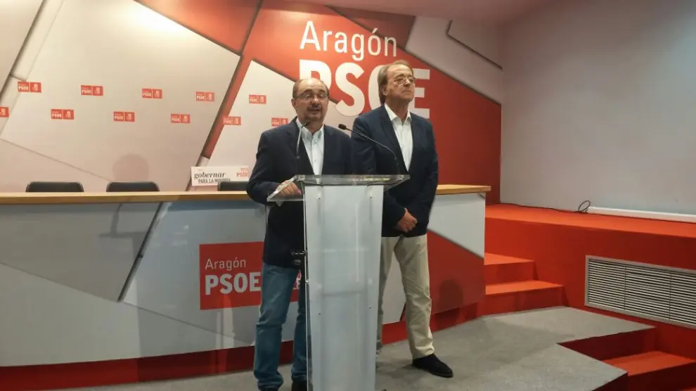 Javier Lambán y Carlos Pérez Anadón, en la sede del PSOE