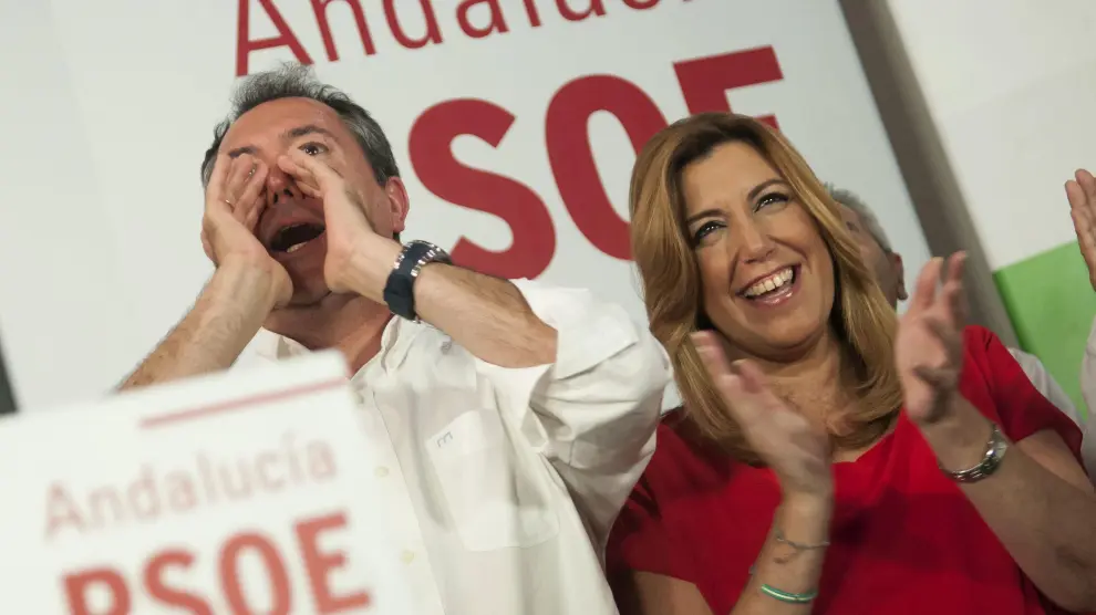 El candidato del PSOE a la alcaldía de Sevilla, Juan Espadas, arropado por Susana Díaz