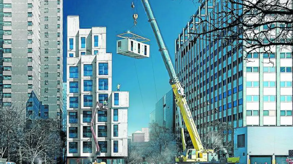 Instalación de los apartamentos modulares en el 335 de la East 27th Street de Nueva York.