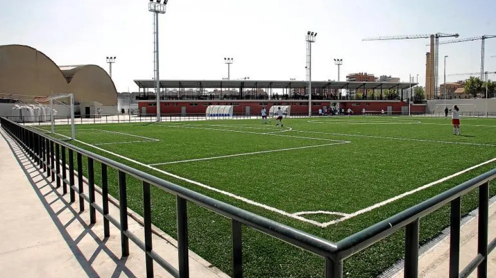 Imagen de un partido de fútbol base en Zaragoza