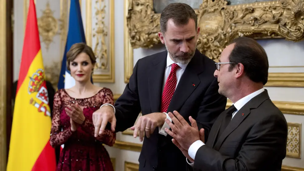 El rey Felipe VI con Hollande en su visita a París