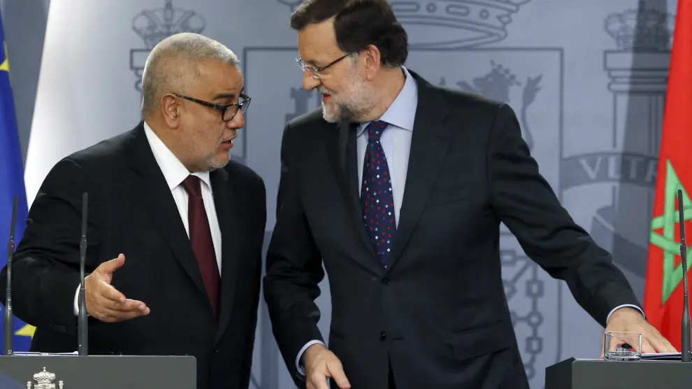 El presidente del Gobierno, Mariano Rajoy  conversa con su homólogo marroquí.