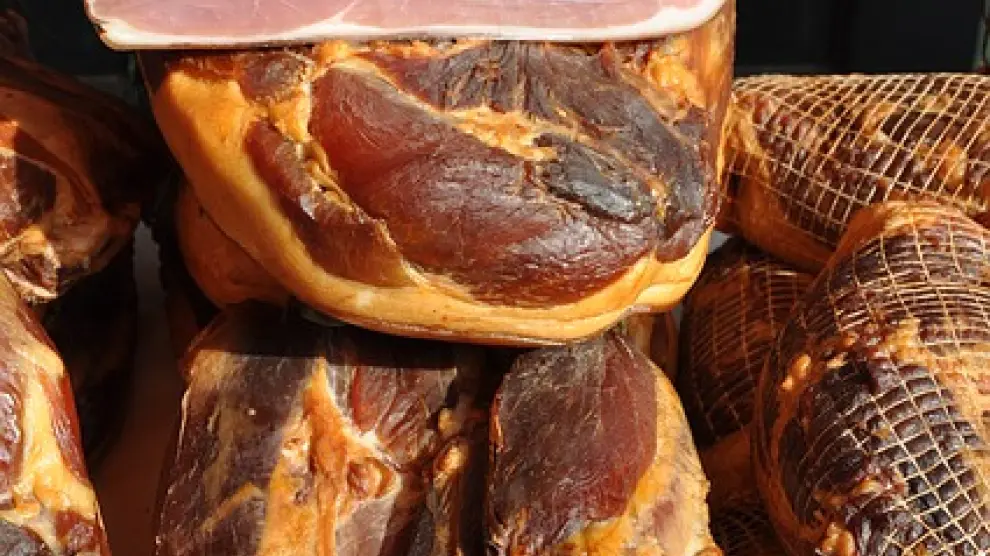 El jamón y la cecina son dos manjares apreciados en España.