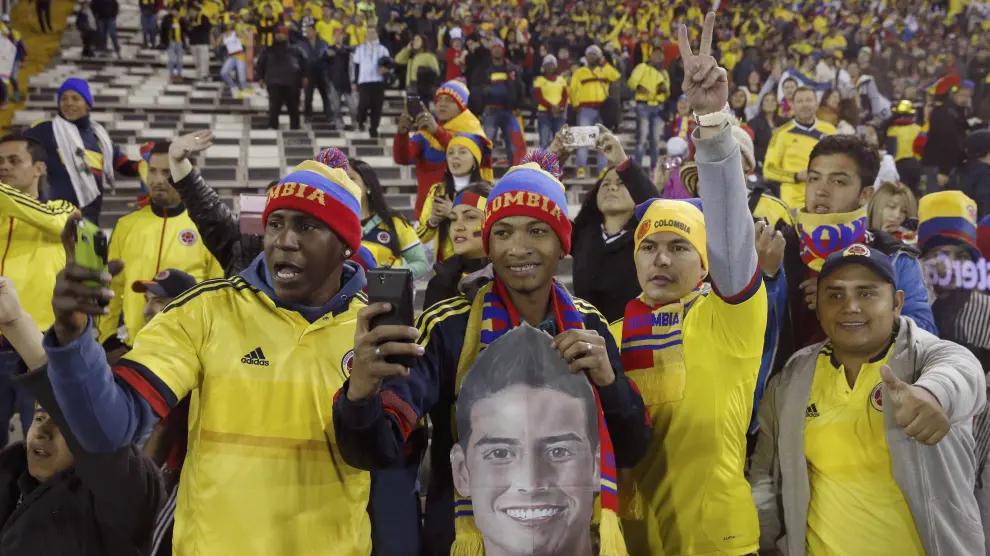 La afición de Colombia, durante el partido contra Brasil