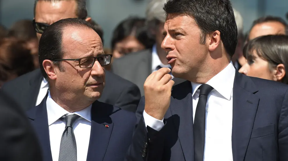 El presidente francés, François Hollande, con el primer ministro de Italia, Matteo Renzi