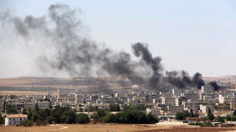 Fuego en Kobani después de un ataque del EI