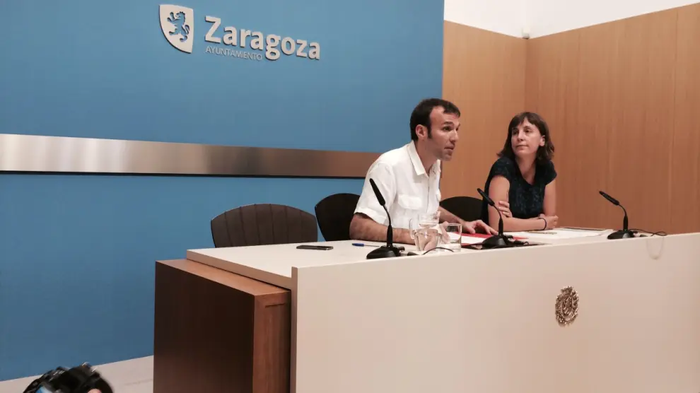 Pablo Muñoz y Teresa Artigas, anunciaron en 2015 la paralización del parque de Bomberos de Casetas