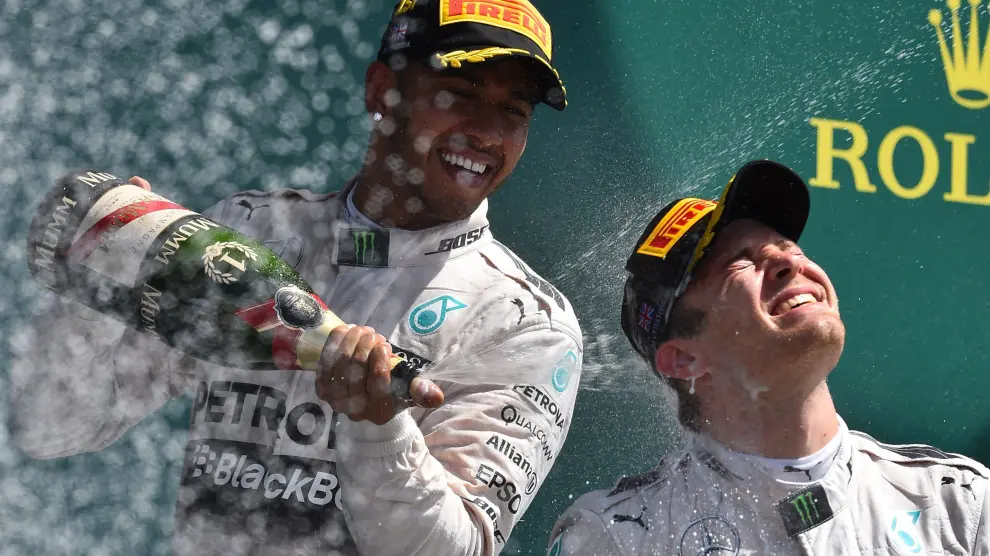 Lewis Hamilton celebra la victoria sobre Nico Rosberg