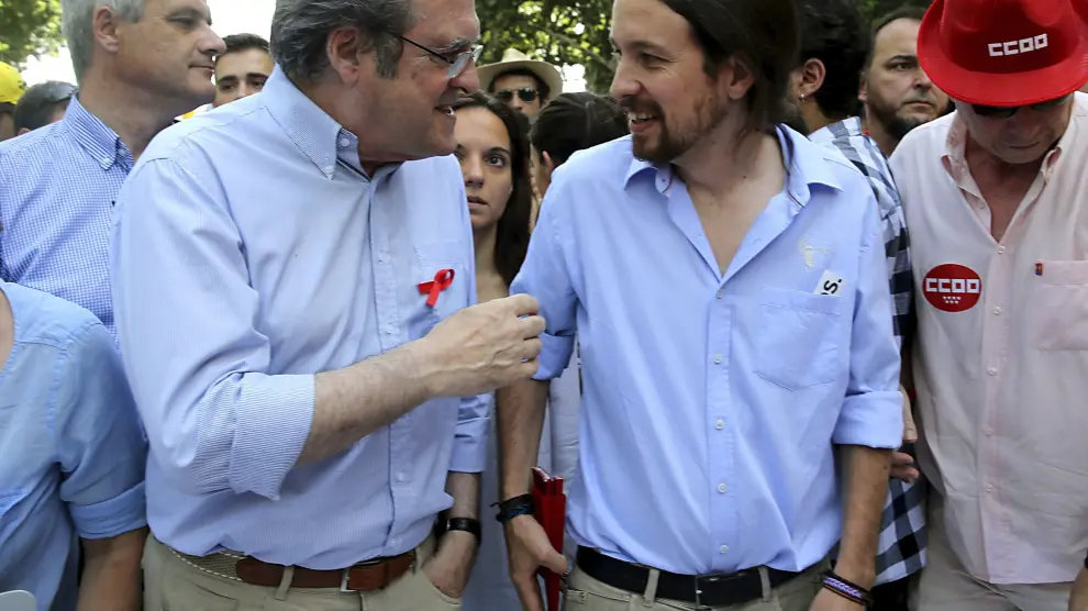 Ángel Gabilondo y Pablo Iglesias, en la cabecera del orgullo gay.