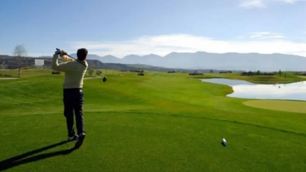 Jugar al golf en un entorno inigualable.