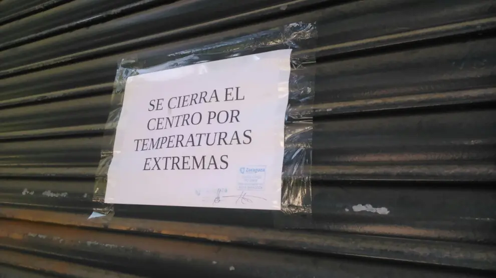El Centro Cívico Tío Jorge echa la persiana como protesta por las altas temperaturas del centro.