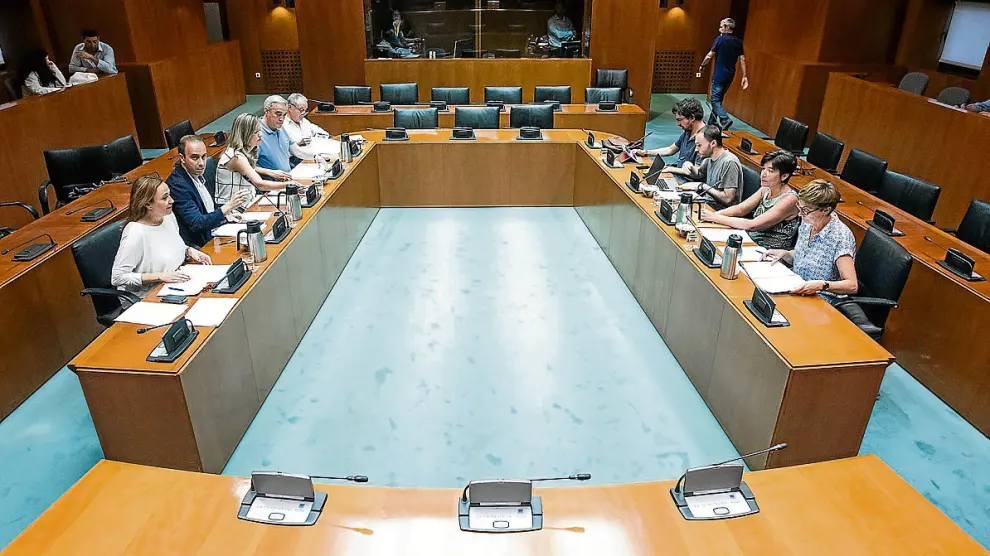 Las comisiones negociadoras de PSOE y Podemos celebraron ayer su segunda reunión.