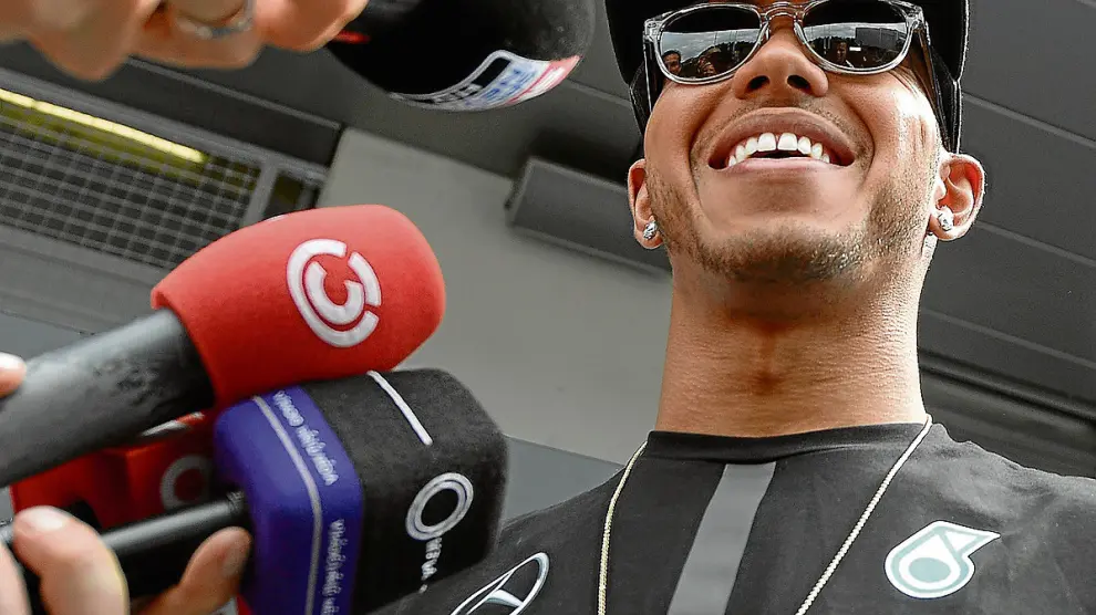 Lewis Hamilton, sonriente ayer ante la prensa en Austria.
