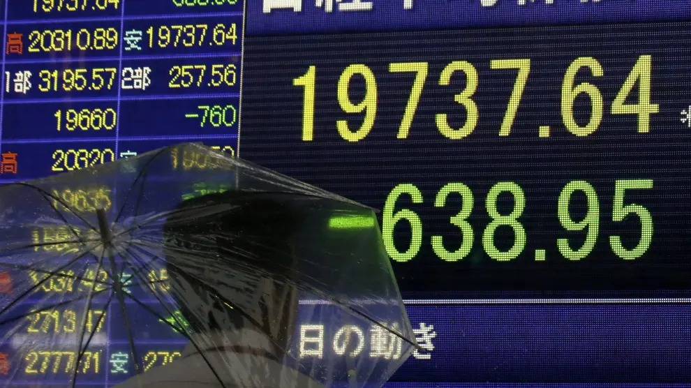 La Bolsa de Tokio registró su mayor caída en lo que va de año