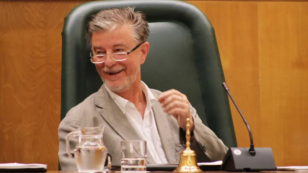 El nuevo alcalde de Zaragoza, Pedro Santisteve, durante el pleno